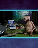 E.T. 40th Anniversary Deluxe Ultimate E.T. with LED Chest 7″ Scale Action Figure