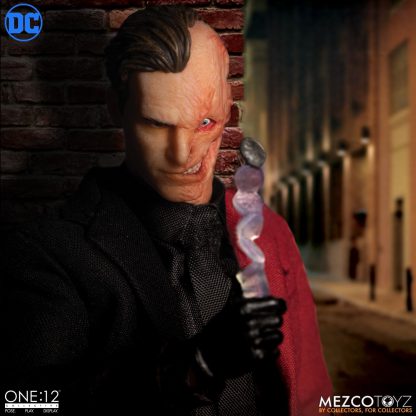 Mezco One:12 Collective Two Face Action Figure-23397