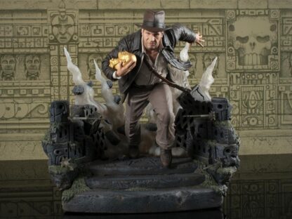 Diamond Select Raiders of the Lost Ark Indiana Jones Deluxe PVC Gallery Statue