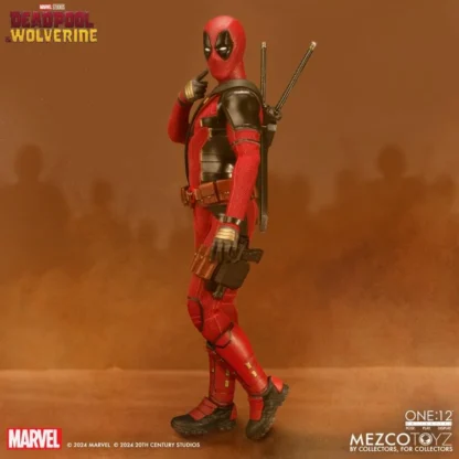 Mezco One:12 Collective Wolverine and Deadpool Deluxe Deadpool Action Figure